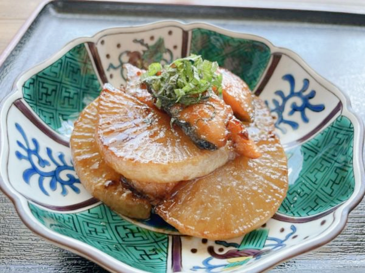 餐具 青手寶物紋樣五寸輪花缽 淺碗 手繪 九谷美陶園 寺前瑛生 九谷燒 陶瓷器