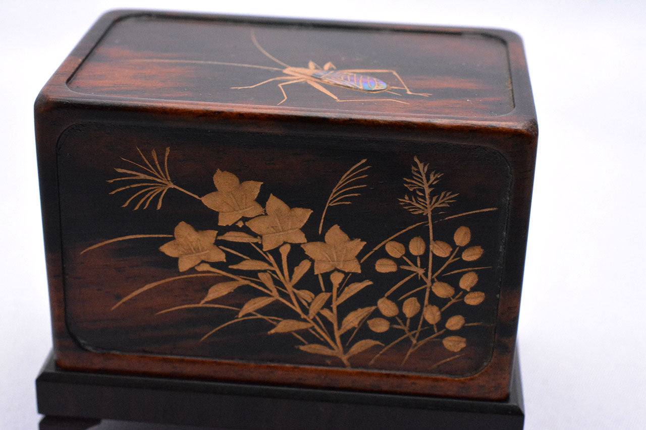 茶道具 「香合 鈴虫 釈草 蒔絵 長四角」 松田眞扶 越前漆器