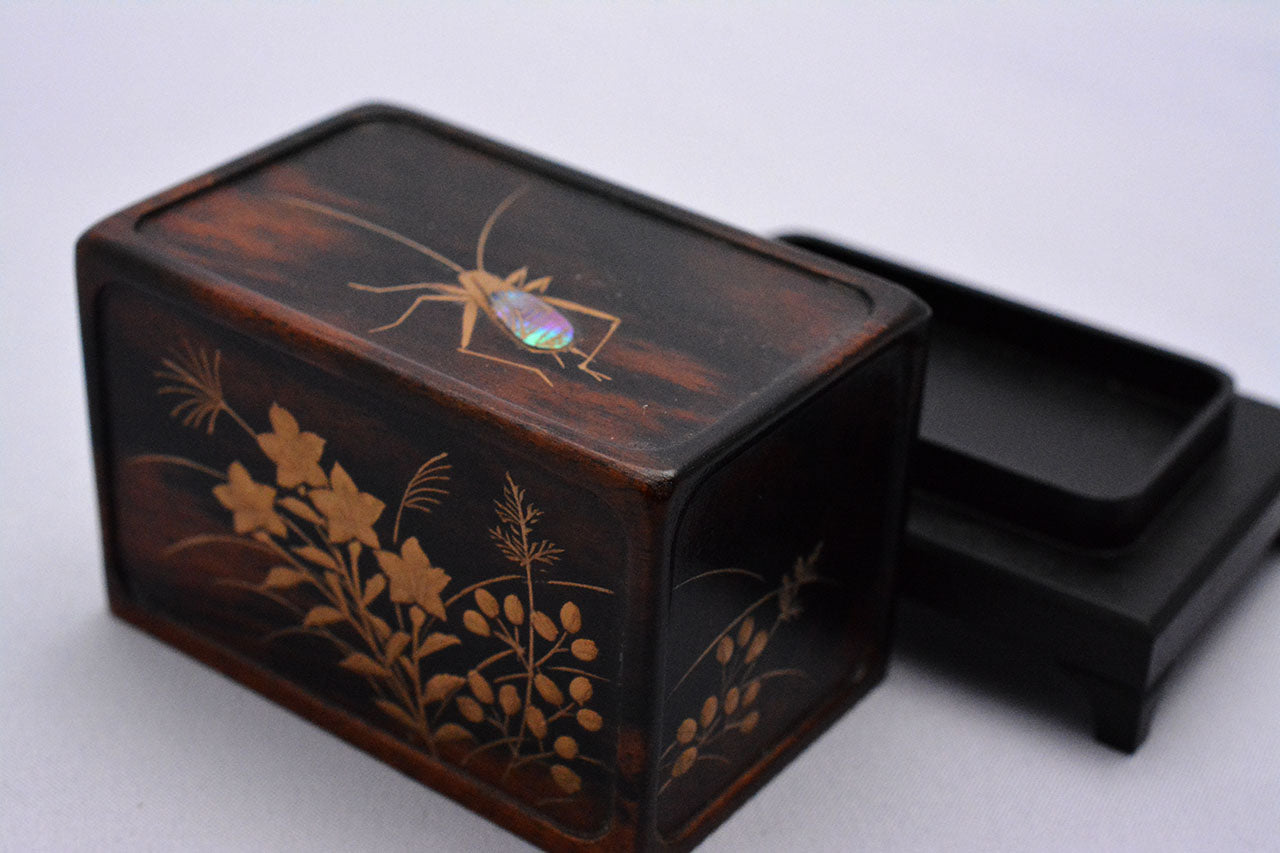 茶道具 「香合 鈴虫 釈草 蒔絵 長四角」 松田眞扶 越前漆器