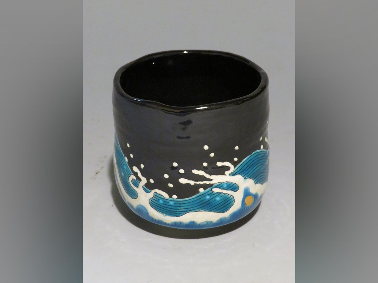 Tea ceremony utensils, Cylindrical matcha tea bowl, Black glaze, Wave and pine tree, Hand-drawn - Yoshihiro Yamaguchi, Kutani ware, Ceramics