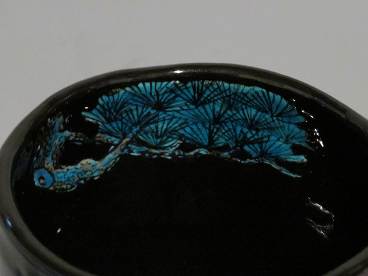 Tea ceremony utensils, Cylindrical matcha tea bowl, Black glaze, Wave and pine tree, Hand-drawn - Yoshihiro Yamaguchi, Kutani ware, Ceramics