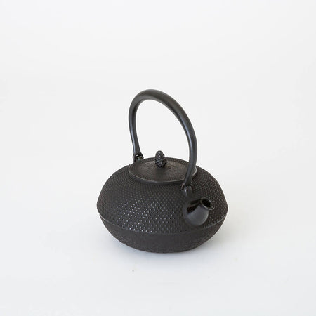 Tea supplies, Iron kettle Round shape Arare No.10, 1.3L, Nambu ironware, Metalwork