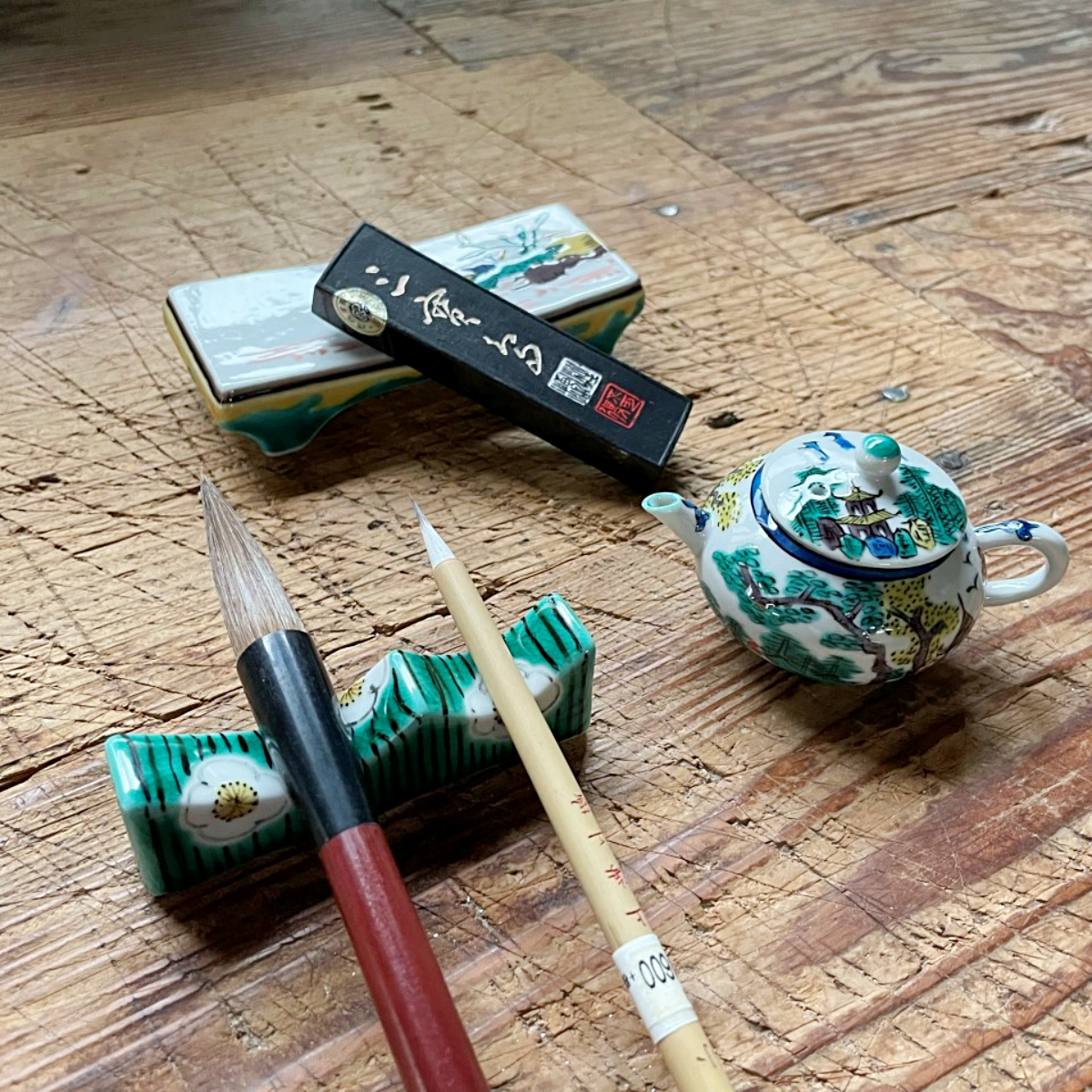 書道用品 「古九谷手兎文様墨床 手描き」 九谷美陶園 寺前瑛生 九谷焼 陶磁器