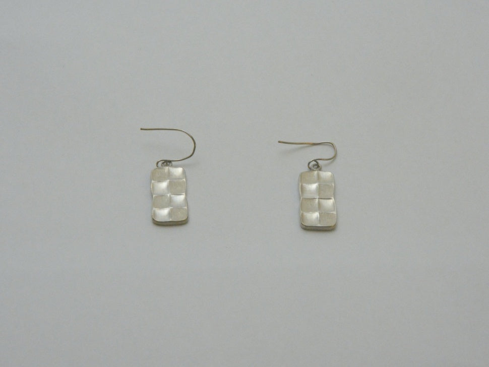 Jewelry, Checkered four-tiered Earrings - Kenichiro Izumi, Tokyo silverware, Metalwork