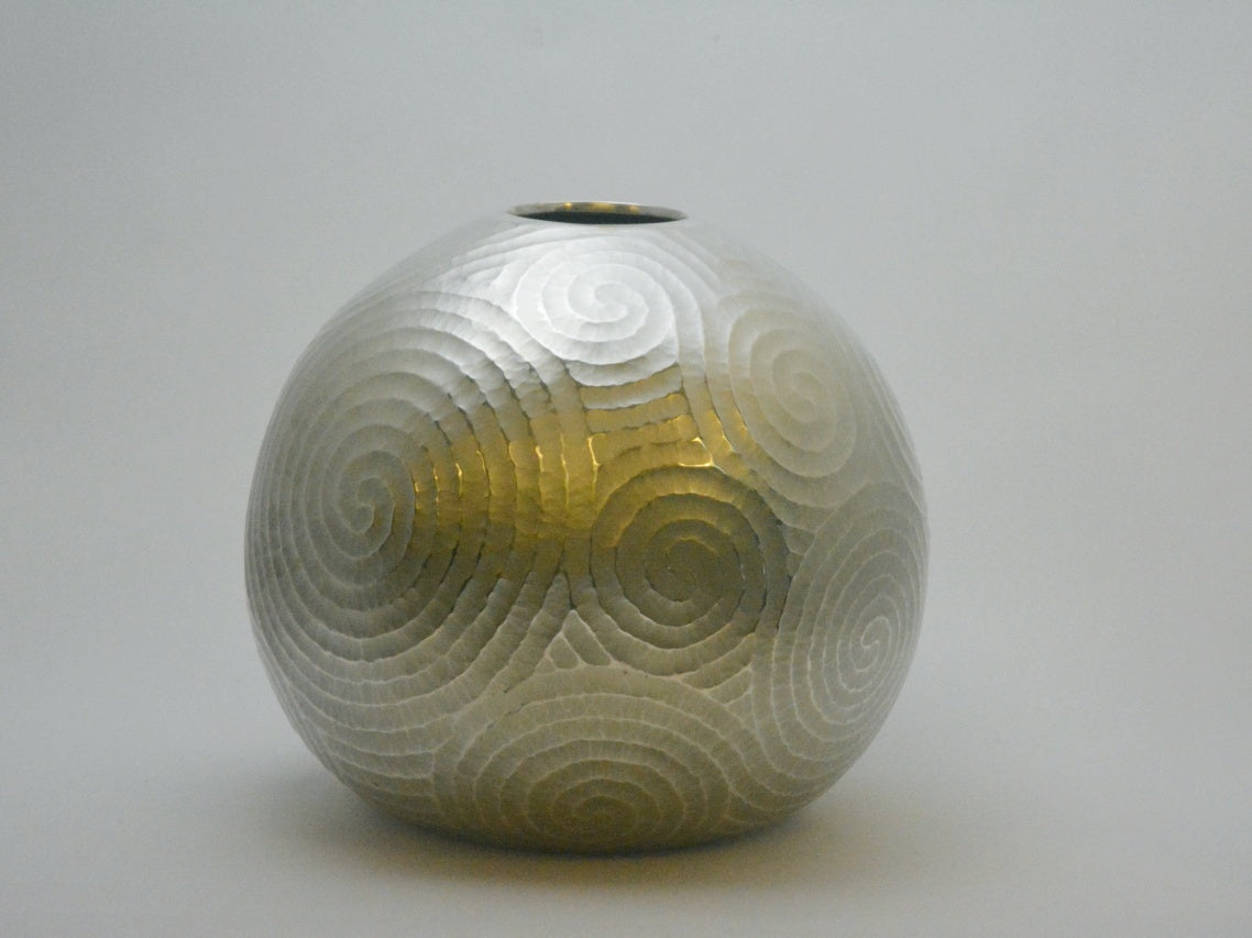 Flower vessel, Vase Pearl pattern - Kenichiro Izumi, Tokyo silverware, Metalwork