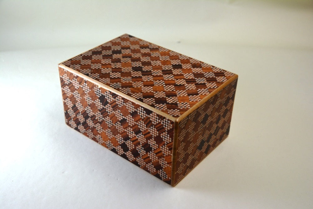 Box, Secret box, 10 tricks, Red checkered pattern with drawer, 6-sun size - Hakone wood mosaic, Wood crafts