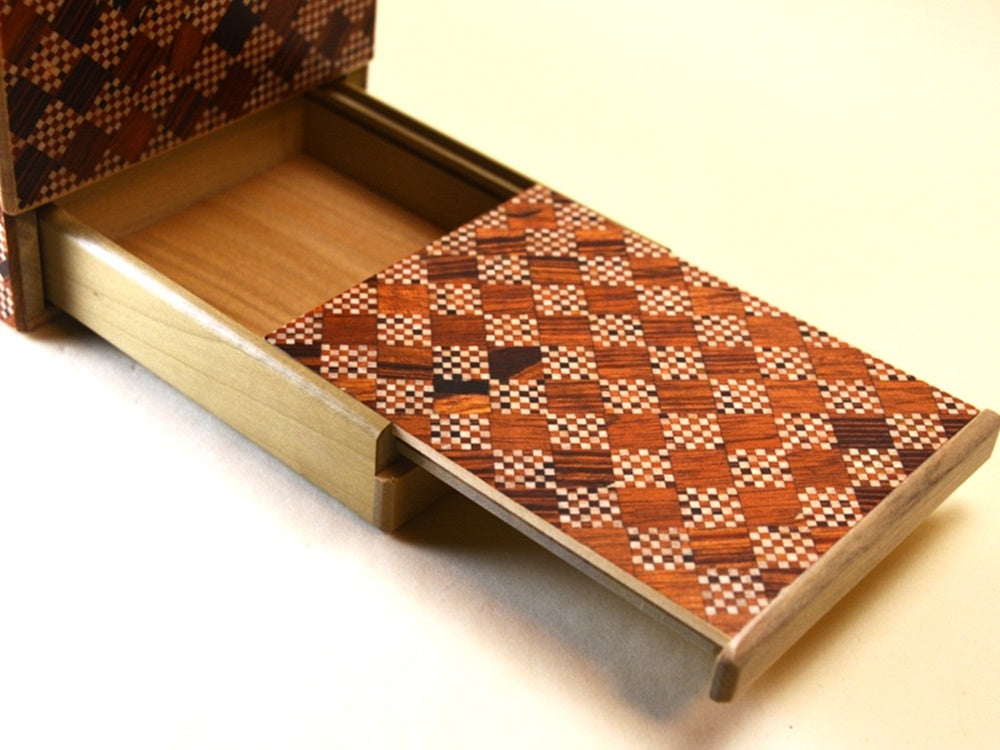 Box, Secret box, 10 tricks, Red checkered pattern with drawer, 6-sun size - Hakone wood mosaic, Wood crafts