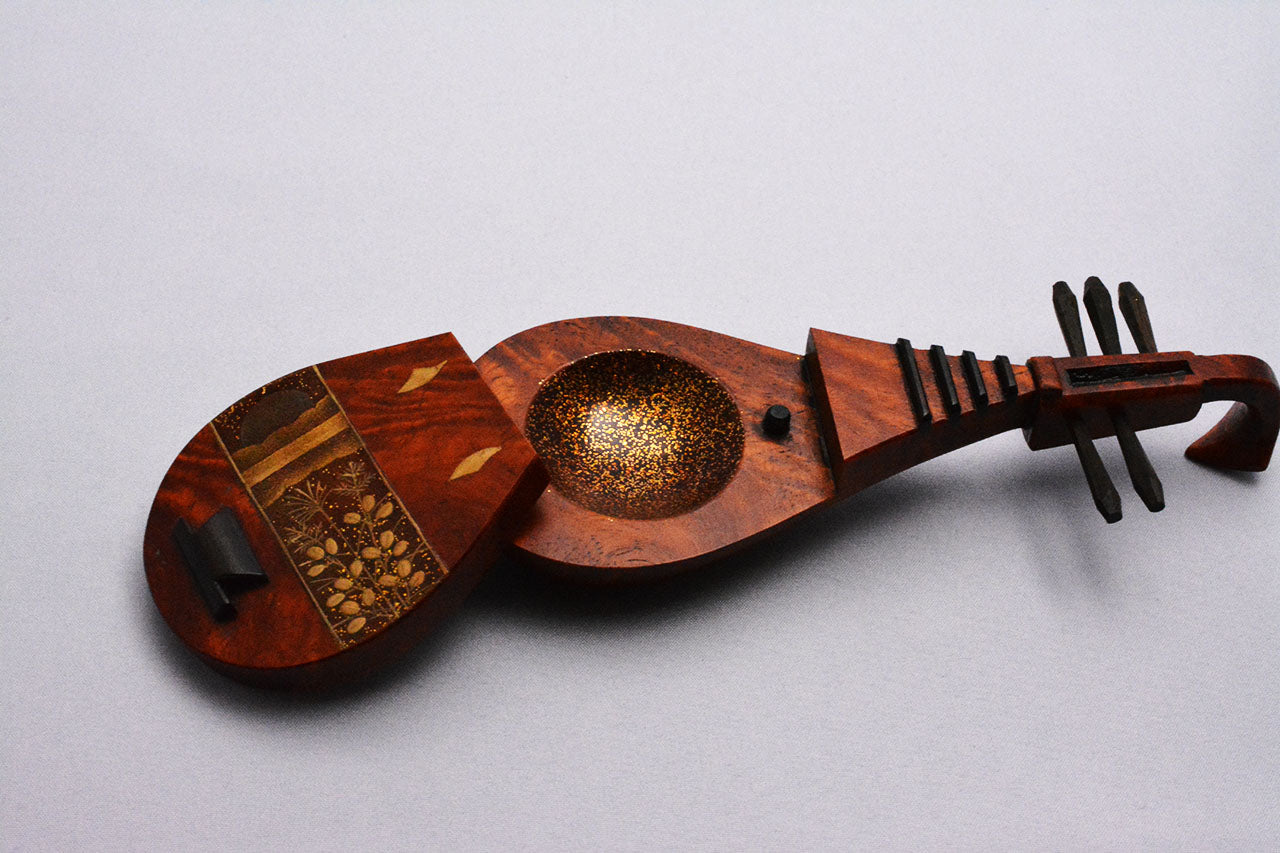 Tea ceremony utensils, Incense container, Biwa shape - Sanao Matsuda, Echizen lacquerware