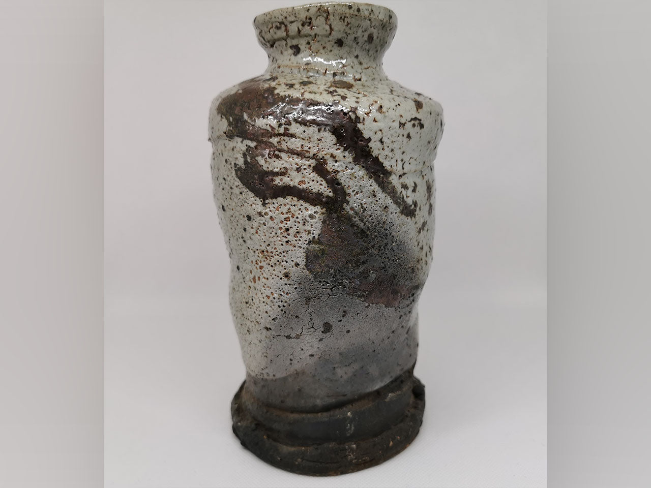 Flower vessel, Underglaze iron painting vase - Raizan Yasunaga, Karatsu ware, Ceramics