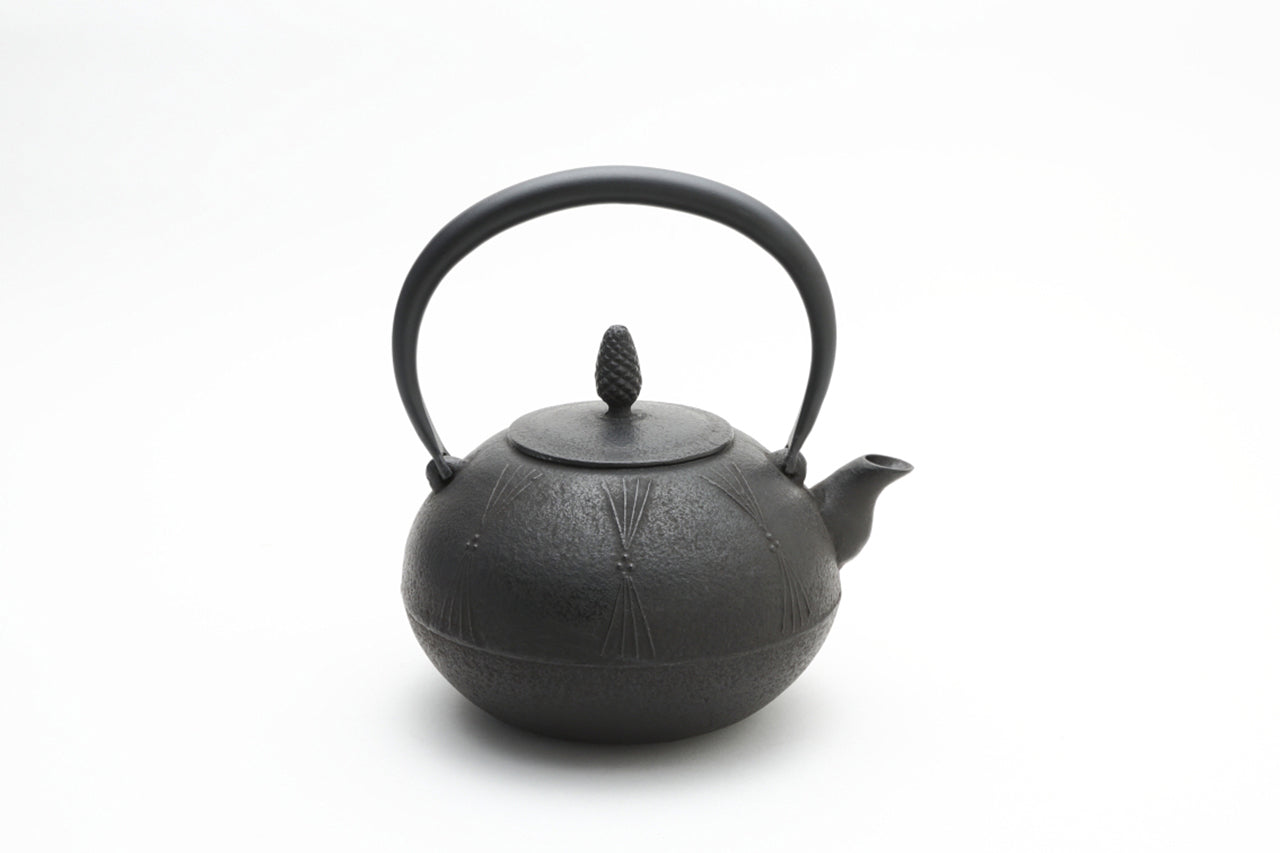 Tea supplies, Iron kettle, Round shape, Pine, 1.2L - Kazushi Konno, Nambu ironware, Metalwork