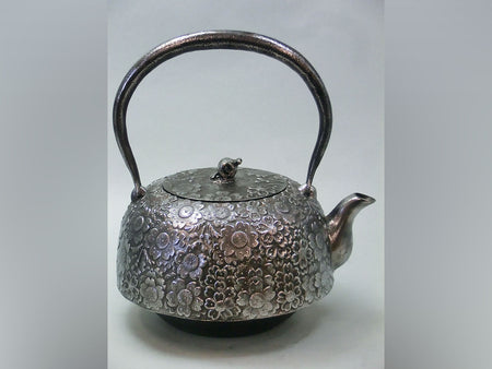 Tea supplies, Iron kettle, Iron sand Flat shape ,Nanbu cherry blossom, 1.4L - Kousei Oikawa, Nambu ironware, Metalwork