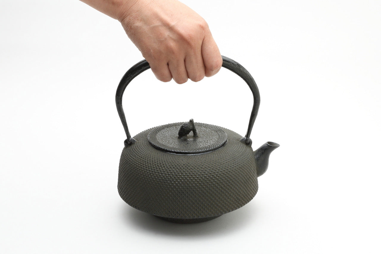 Tea supplies, Iron kettle, Shinmandai Arare, Black, 1.3L - Yoshinorii Oikawa, Nambu ironware, Metalwork