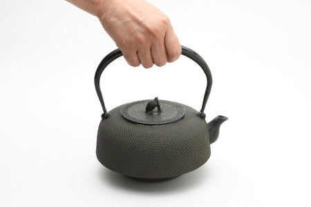 Tea supplies, Iron kettle, Shinmandai Arare, Black, 1.3L - Yoshinorii Oikawa, Nambu ironware, Metalwork