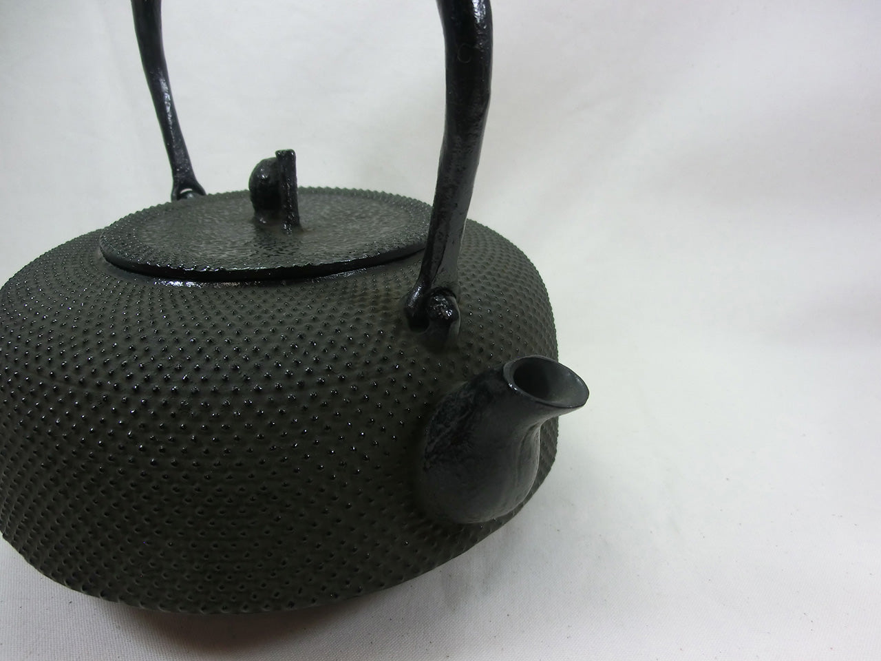 Tea supplies, Iron kettle, Shinmandai Arare, Black, 1.3L - Yoshinorii Oikawa, Nambu ironware, Metalwork