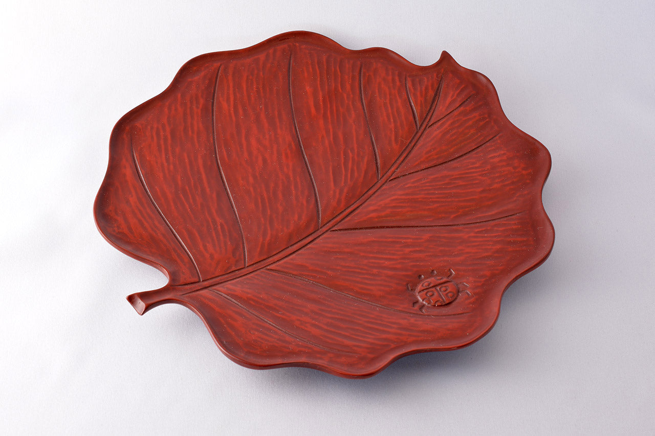 Tableware, Leaf shaped plate, Ladybird carving - Toshiki Ozono, Kamakura carved lacquerware