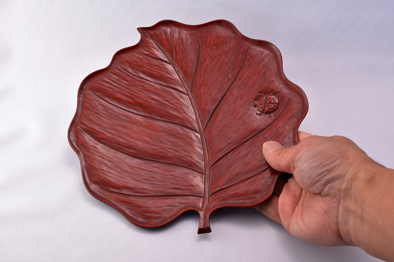 Tableware, Leaf shaped plate, Ladybird carving - Toshiki Ozono, Kamakura carved lacquerware