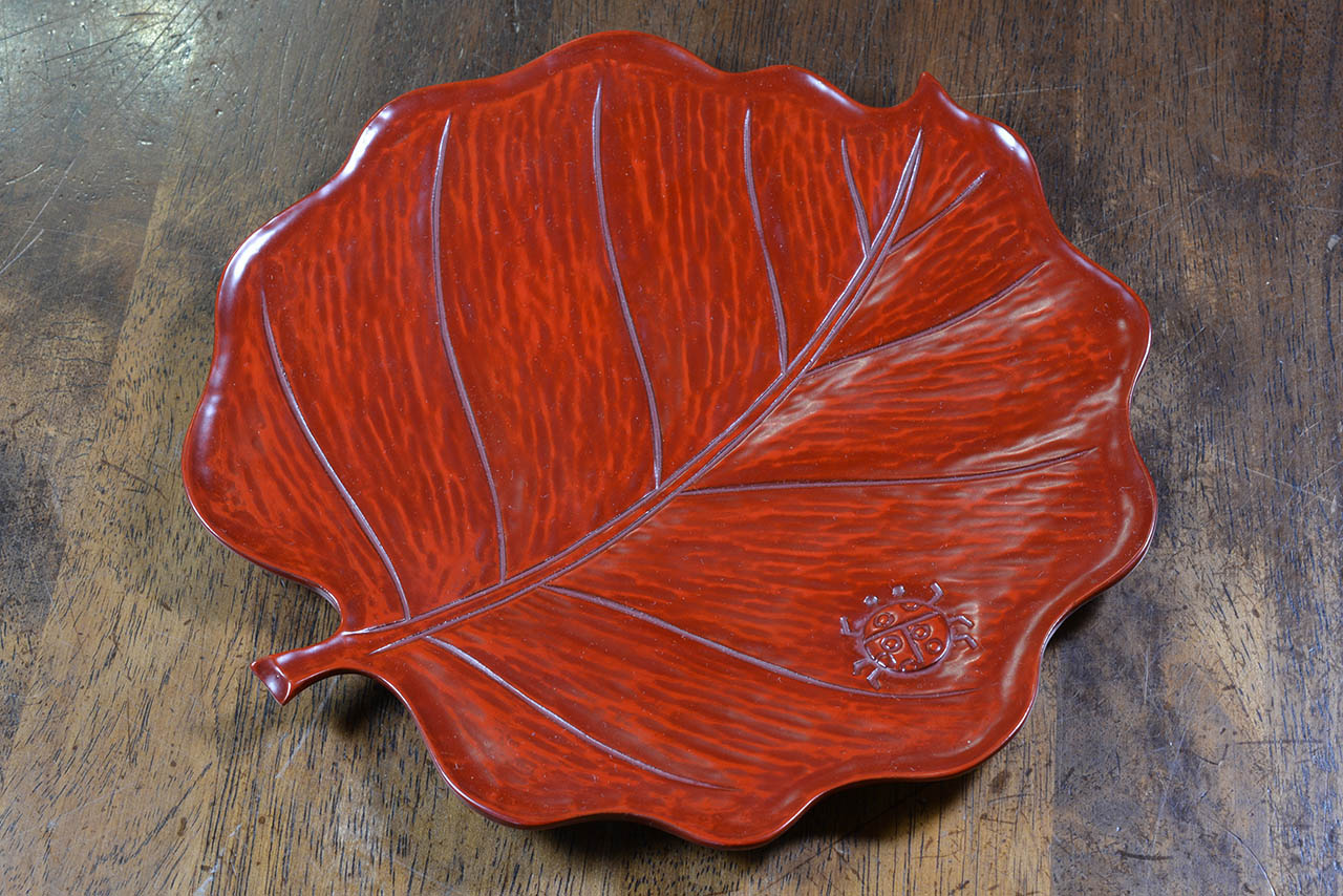 Tableware, Leaf shaped plate, Ladybird carving - Toshiki Ozono, Kamakura carved lacquerware