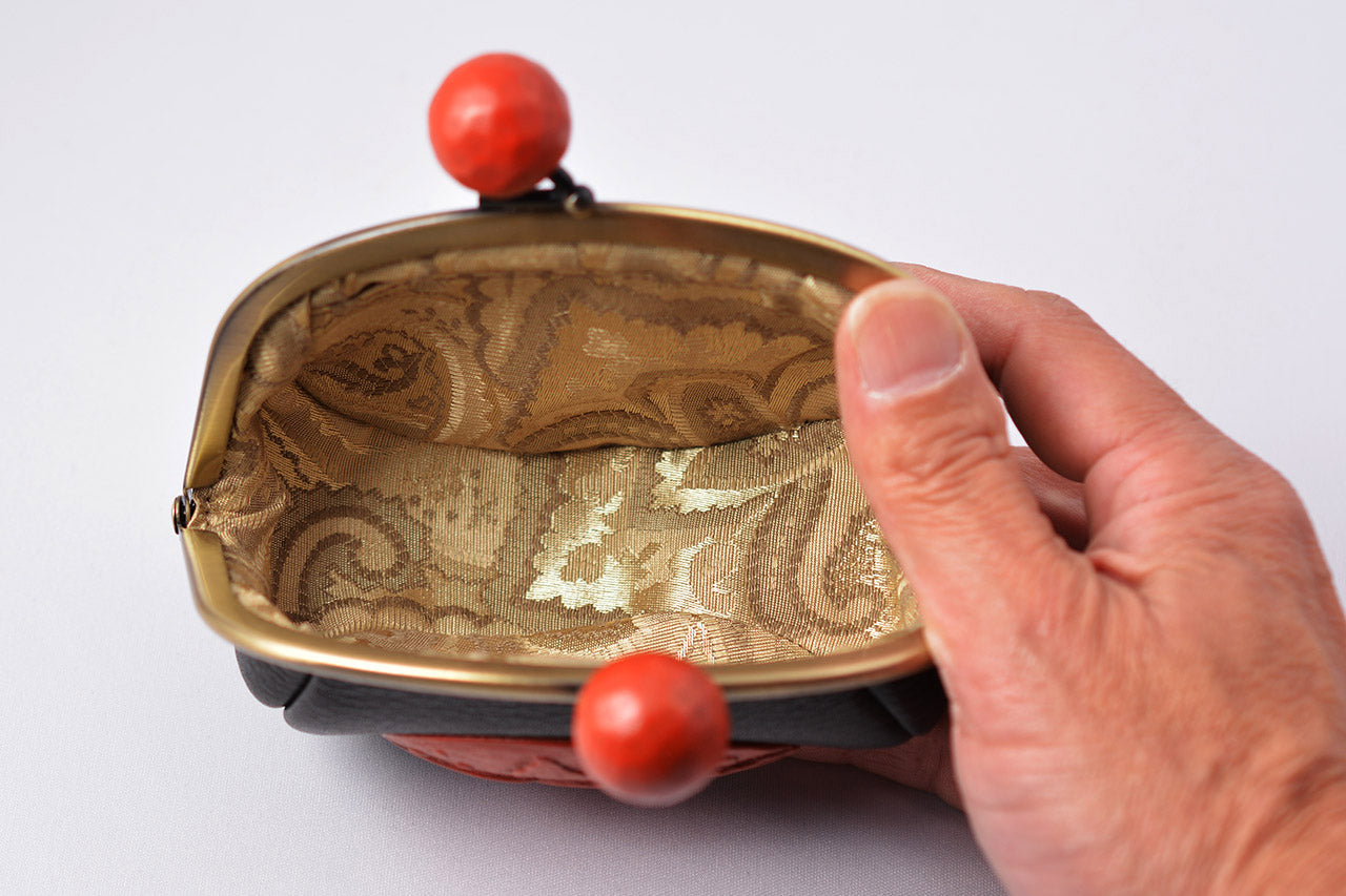 Fashion accessories, Clasp coin purse, Plover on wave carving, 4-sun size - Toshiki Ozono, Kamakura carved lacquerware