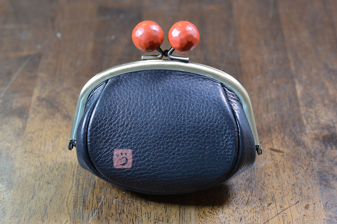 Fashion accessories, Clasp coin purse, Plover on wave carving, 4-sun size - Toshiki Ozono, Kamakura carved lacquerware