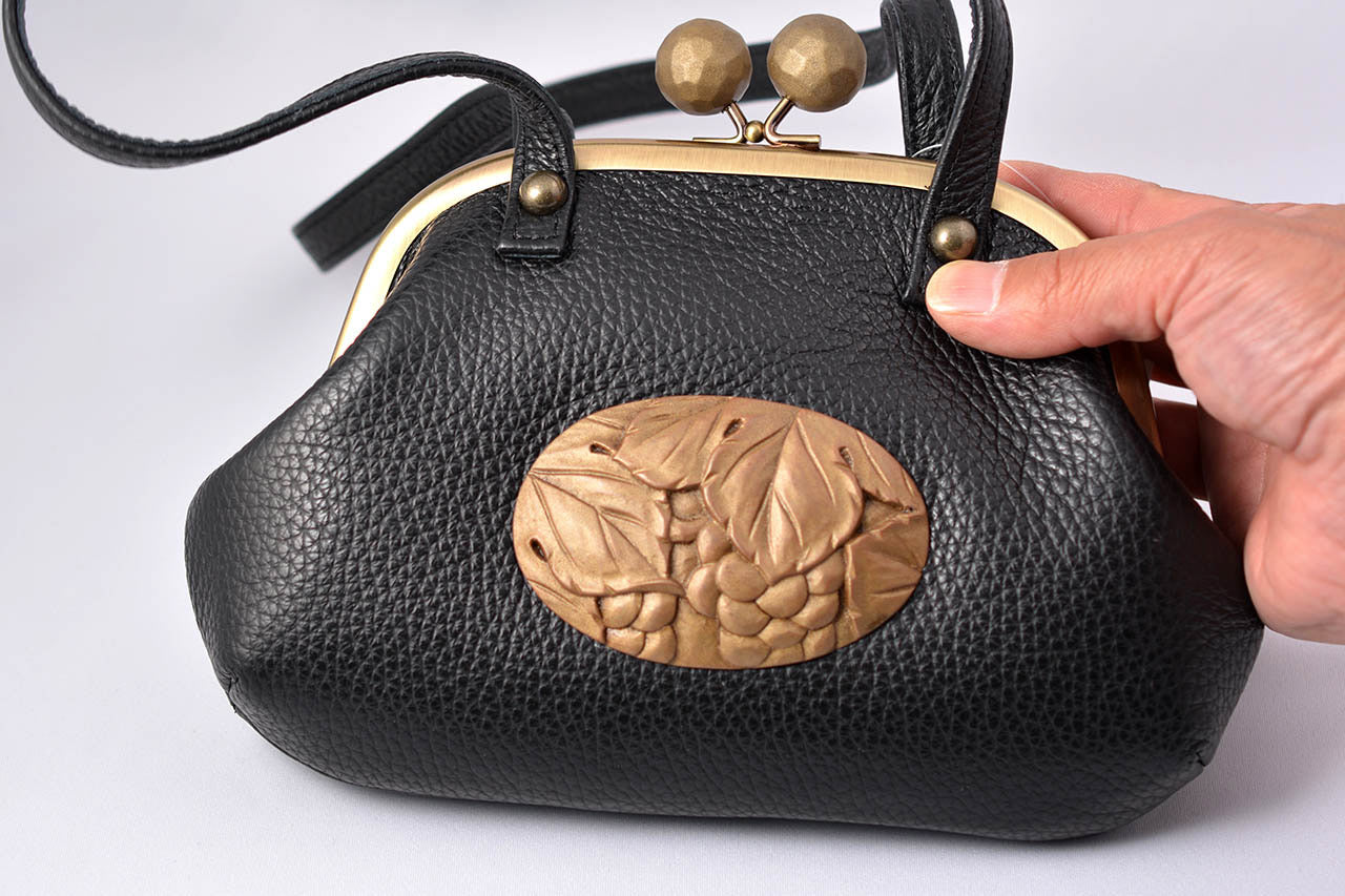 Fashion accessories, Handbag, Grape carving, 6-sun size - Toshiki Ozono, Kamakura carved lacquerware