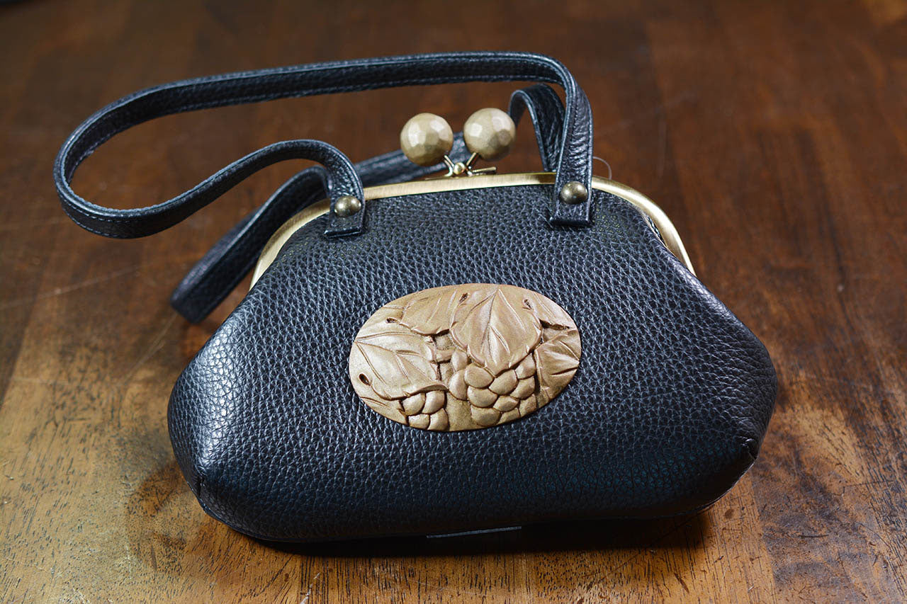 Fashion accessories, Handbag, Grape carving, 6-sun size - Toshiki Ozono, Kamakura carved lacquerware