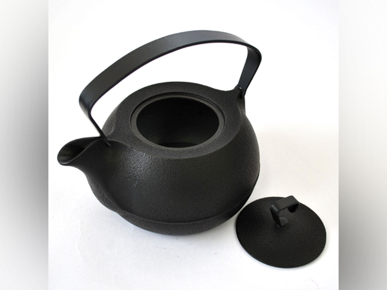 Tea supplies, Cast iron kettle, 1.3L, Black - Award-winning work, Nambu ironware, Metalwork