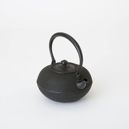 Tea supplies, Iron kettle Round shape Arare No.15, 1.5L, Yamagata cast iron, Metalwork