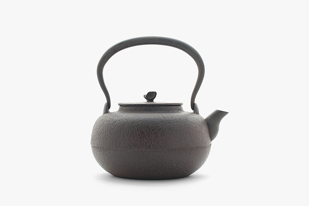 Tea supplies, Iron kettle Ancient round and flat shape 1.5L, Induction cooker compatible - Chobun Hasegawa, Yamagata cast iron, Metalwork