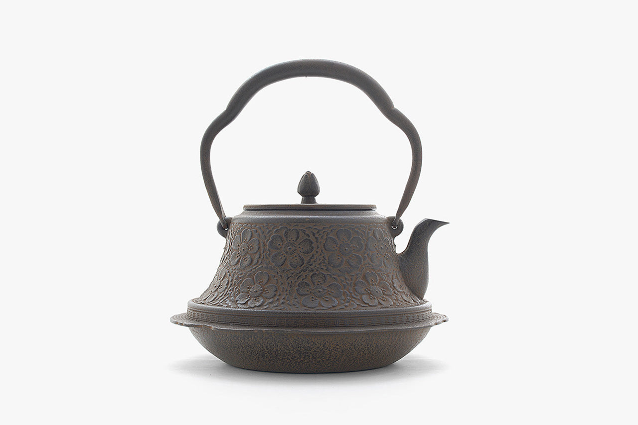 Tea supplies, Iron kettle Mt.Fuji and cherry blossom 1.5L, Induction cooker compatible - Chobun Hasegawa, Yamagata cast iron, Metalwork