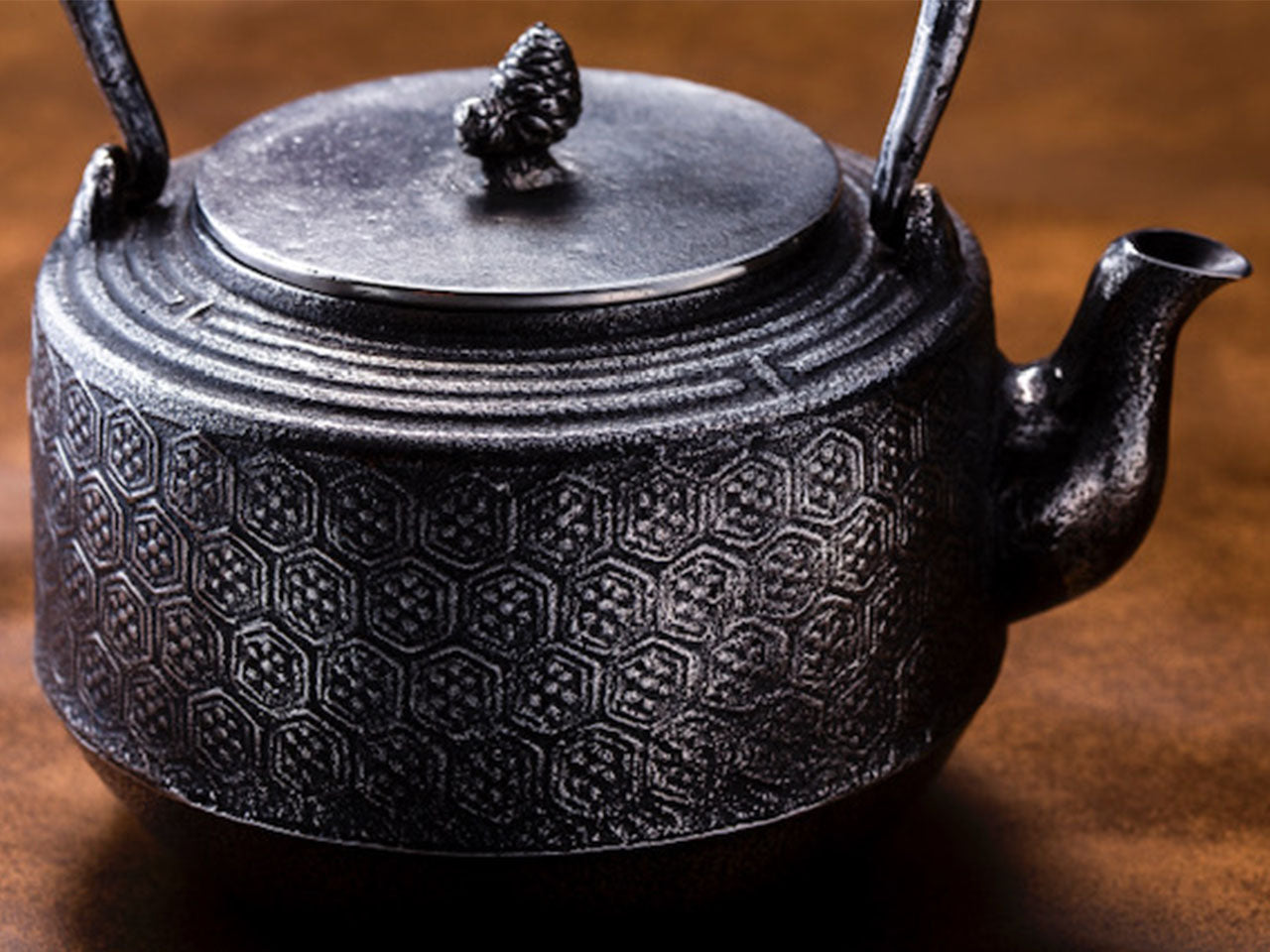 Tea supplies, Iron sand kettle with shoulders, Turtle shell pattern 1.2L - Seiko Sato, Yamagata cast iron, Metalwork